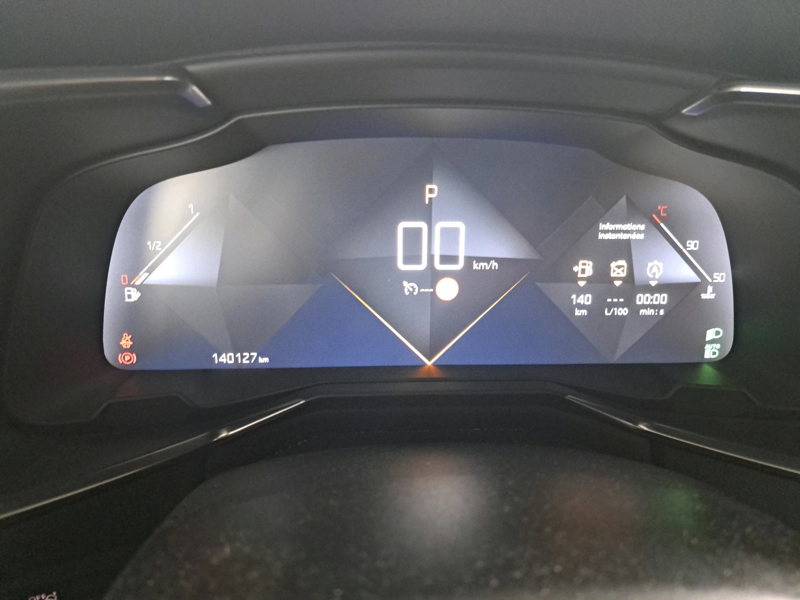 DS DS 7 Crossback 225 EAT8 PERFORMANCE LINE, снимка 8 - Автомобили и джипове - 55067990