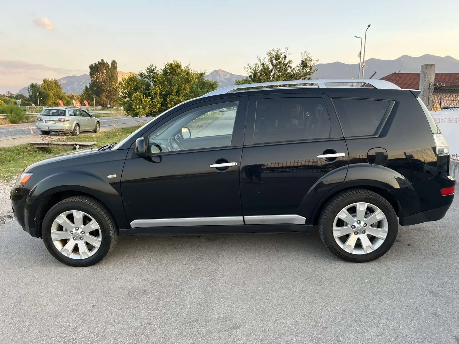 Mitsubishi Outlander 2.4I 170кс 4Х4 АВТОМАТ КЛИМАТИК NAVI, снимка 6 - Автомобили и джипове - 55076029