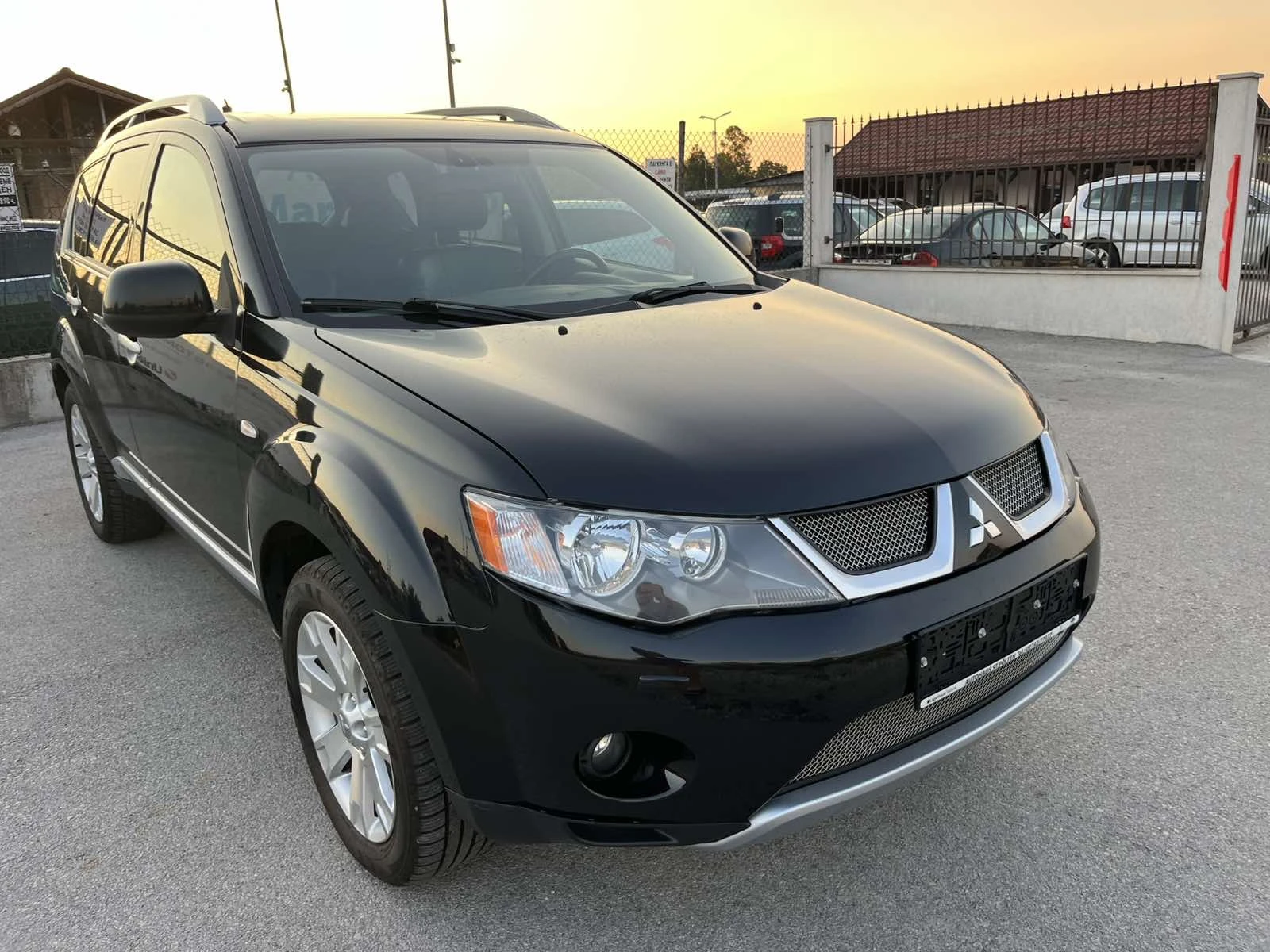 Mitsubishi Outlander 2.4I 170кс 4Х4 АВТОМАТ КЛИМАТИК NAVI, снимка 3 - Автомобили и джипове - 55076029