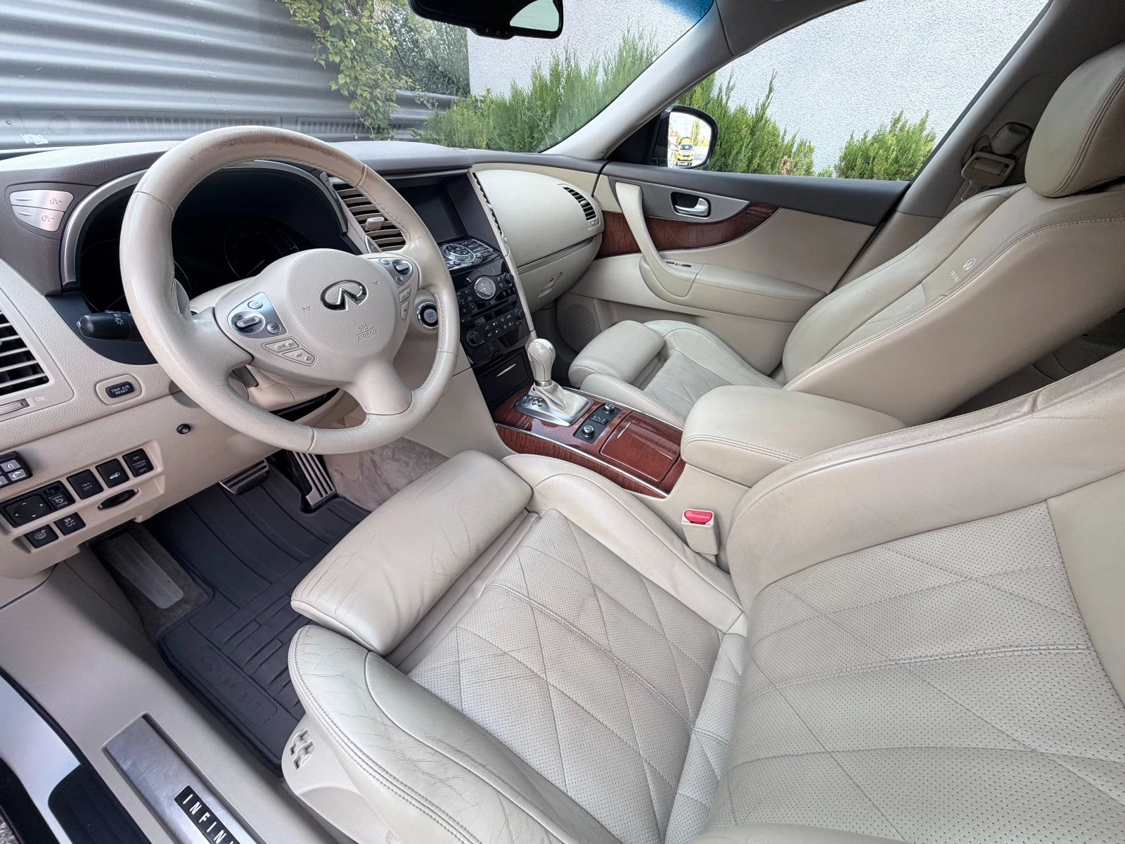 Infiniti QX70 3.0D, снимка 7 - Автомобили и джипове - 56169198