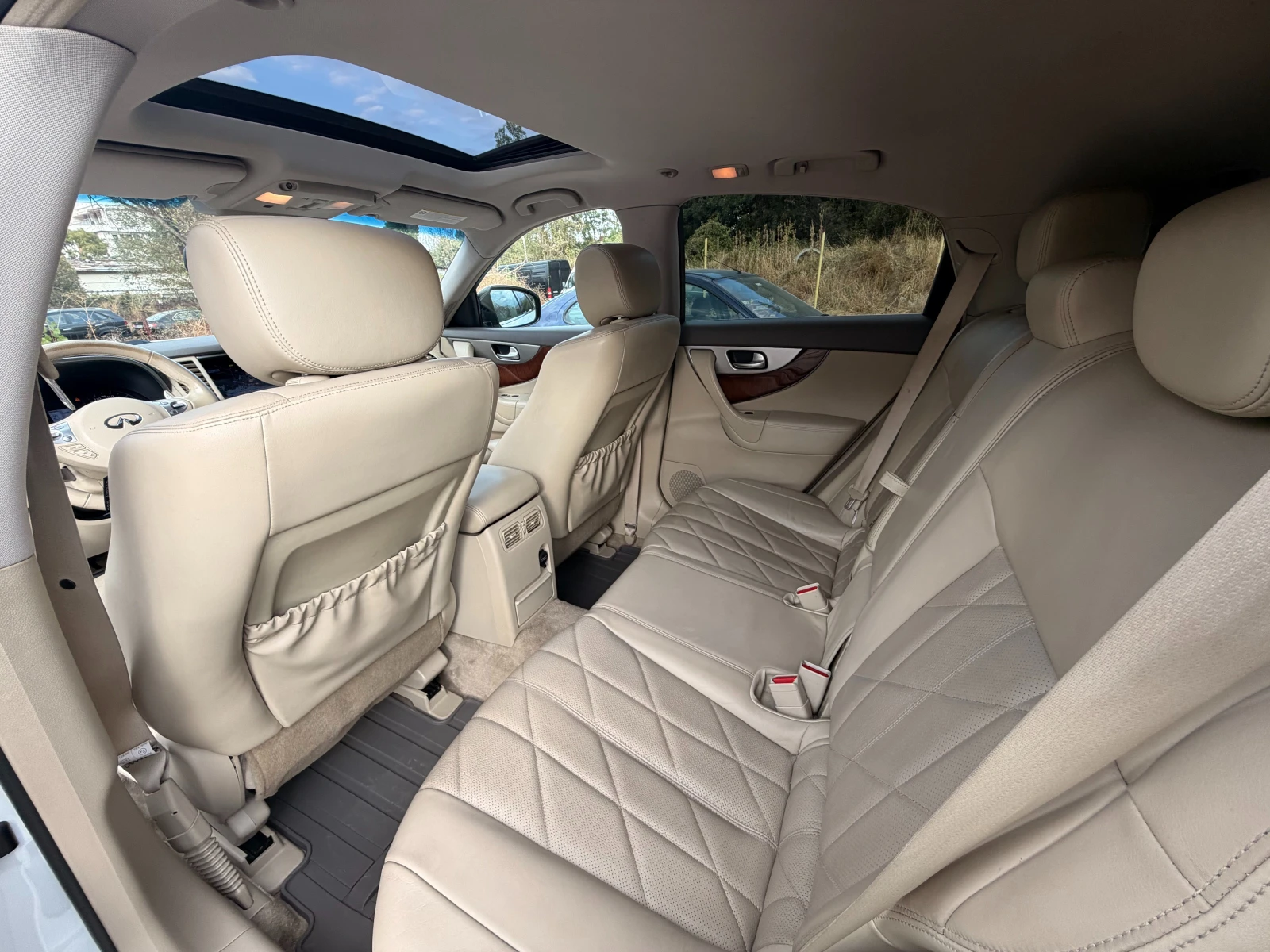 Infiniti QX70 3.0D, снимка 10 - Автомобили и джипове - 56169198