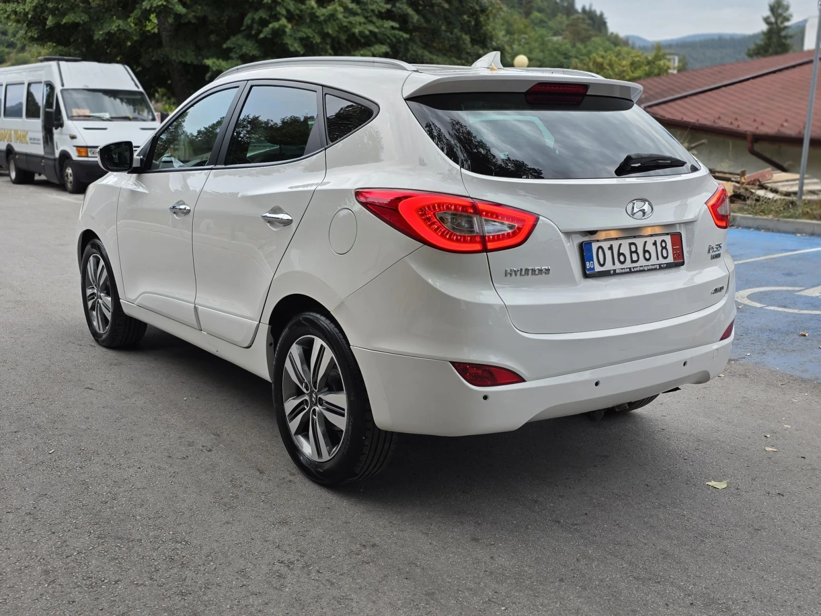 Hyundai IX35 2.0 CRDI 4WD KeyyGo, снимка 8 - Автомобили и джипове - 56248403