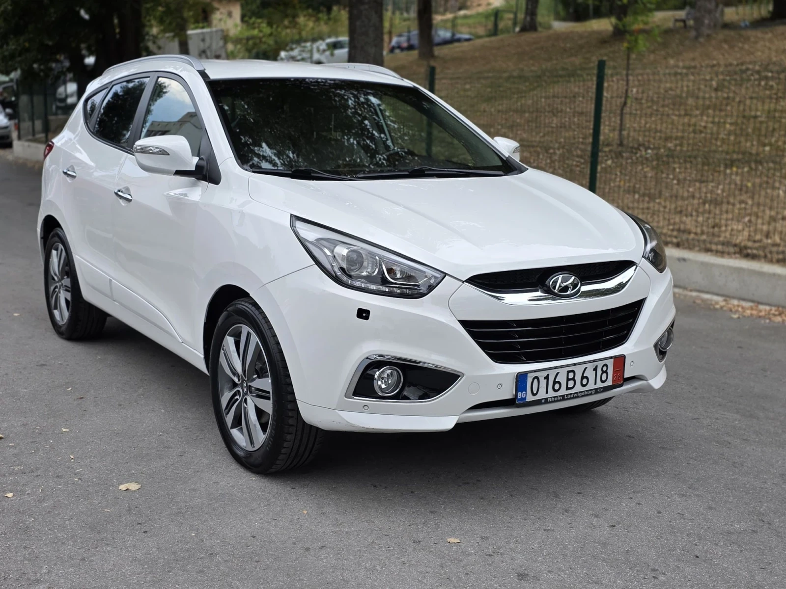 Hyundai IX35 2.0 CRDI 4WD KeyyGo, снимка 2 - Автомобили и джипове - 56248403