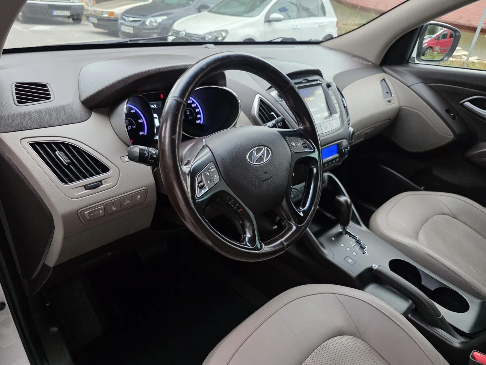 Hyundai IX35 2.0 CRDI 4WD KeyyGo, снимка 14 - Автомобили и джипове - 56248403