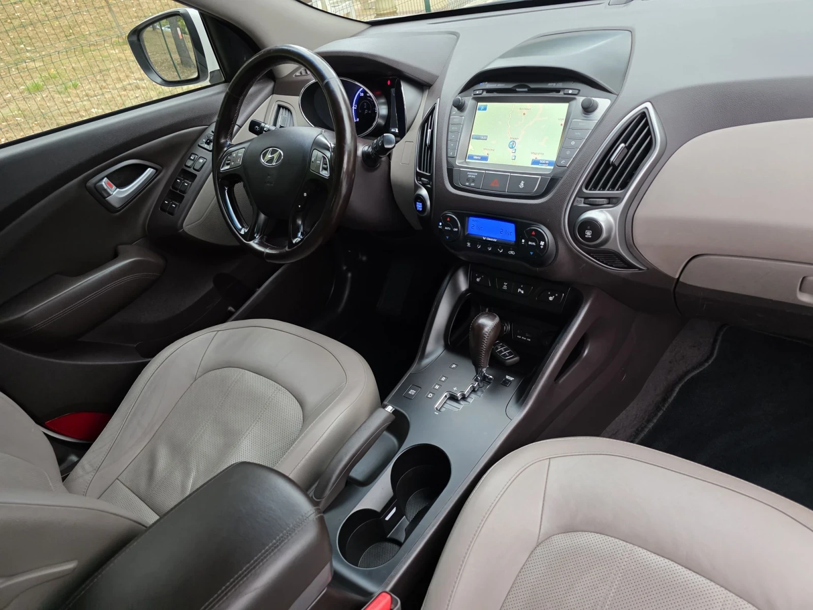 Hyundai IX35 2.0 CRDI 4WD KeyyGo, снимка 13 - Автомобили и джипове - 56248403
