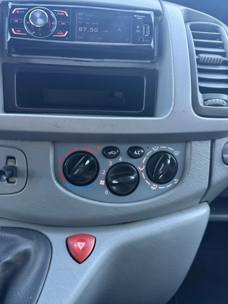 Renault Trafic 2.5TDI KLIMA MAXI 8+ 1, снимка 11 - Бусове и автобуси - 52791211