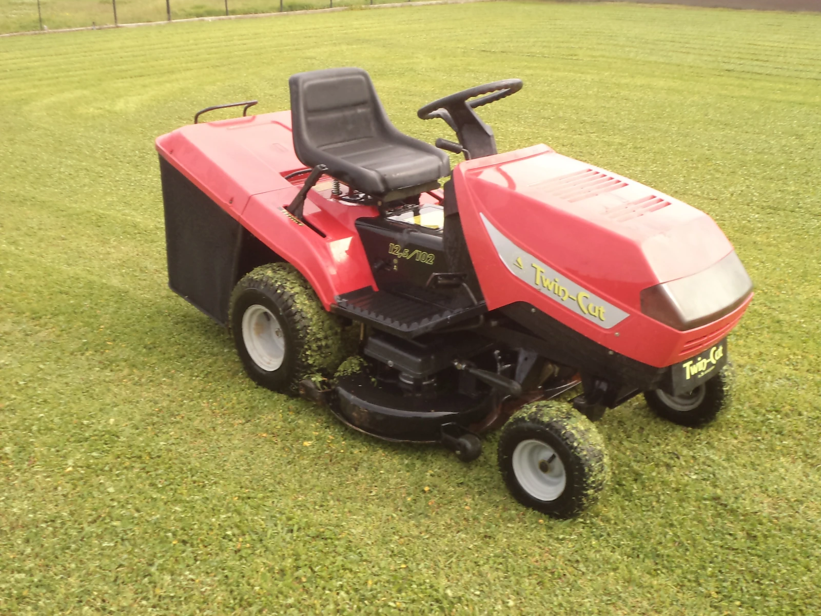 Сенокосачка Друга марка Twin Cut 12.5 к.с ТОП!!!, снимка 3 - Селскостопанска техника - 48834480