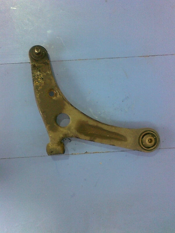 носач преден десен за Мицубиши Колт (1)