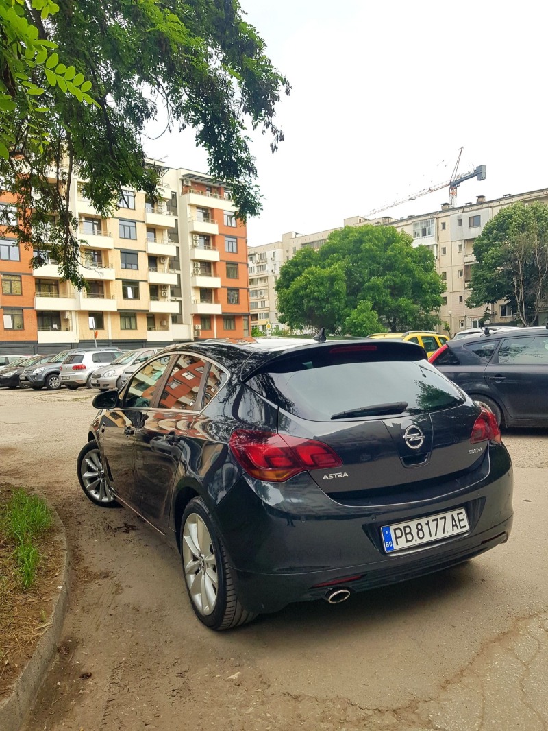 Opel Astra 2.0 165 Full, снимка 2 - Автомобили и джипове - 46214107
