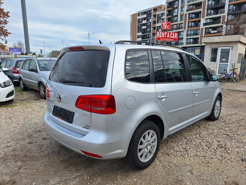 VW Touran 1.6 TDI, снимка 6 - Автомобили и джипове - 48437574