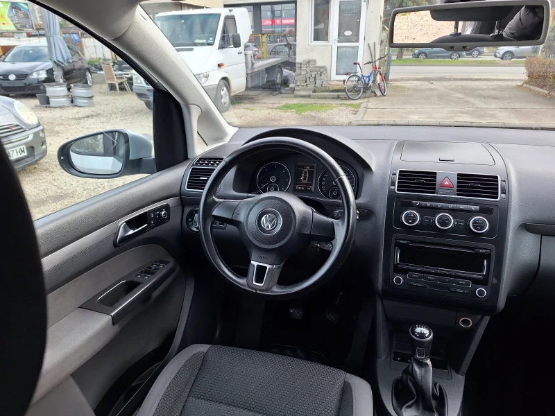 VW Touran 1.6 TDI, снимка 9 - Автомобили и джипове - 48437574