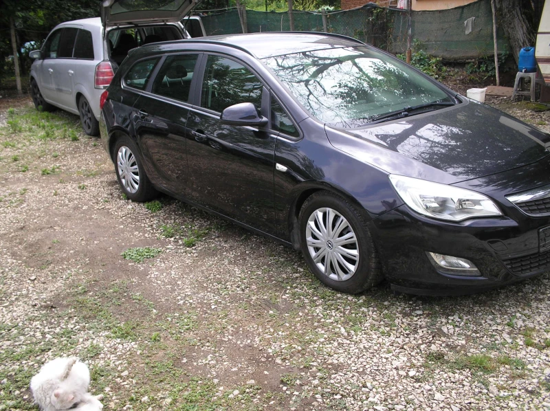 Opel Astra 1, 7 tdi sport, снимка 2 - Автомобили и джипове - 52311764