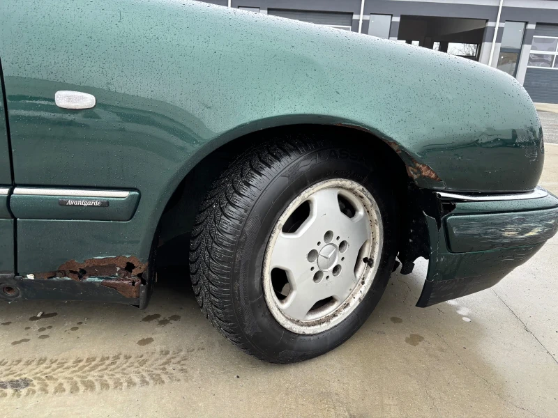 Mercedes-Benz E 220 D-95hp, снимка 4 - Автомобили и джипове - 52892978