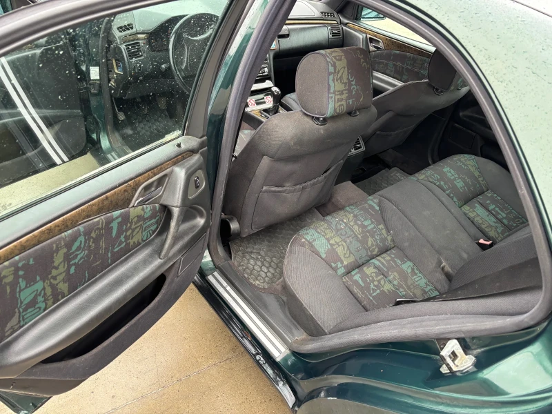 Mercedes-Benz E 220 D-95hp, снимка 12 - Автомобили и джипове - 52892978