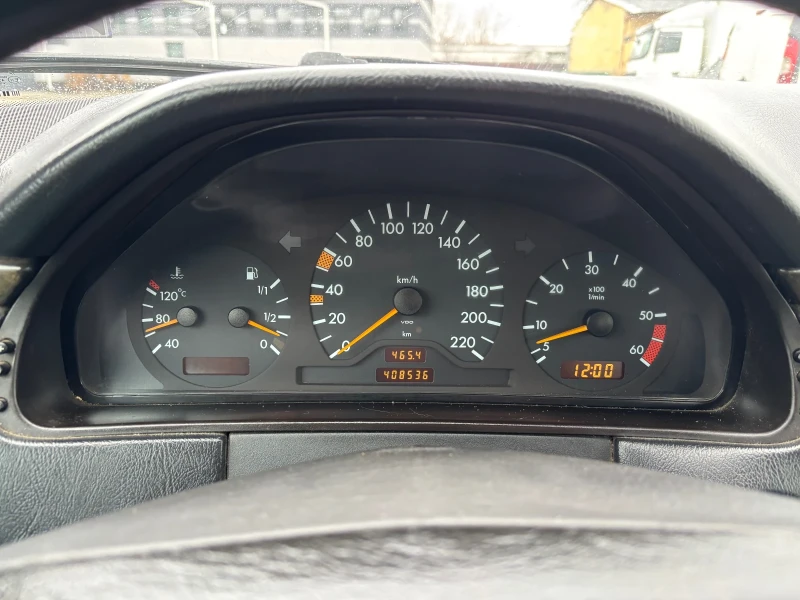 Mercedes-Benz E 220 D-95hp, снимка 16 - Автомобили и джипове - 52892978