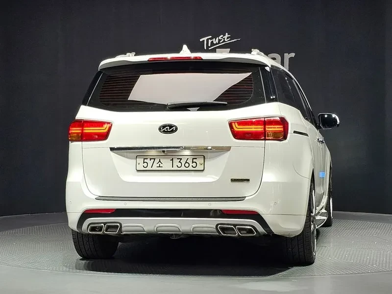 Kia Carnival Gasoline 7-Seater Limousine President | Mobile.bg � ����������� 4