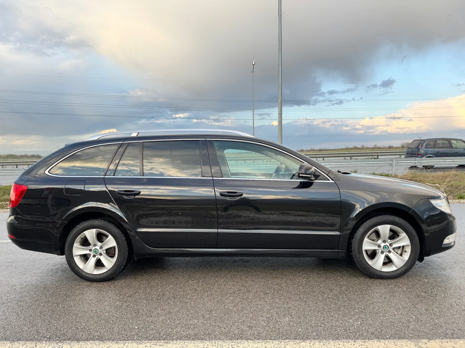 Skoda Superb 2.0 TDI 140к.с / PARKTRONIC / TEMPOMAT  - изображение 5