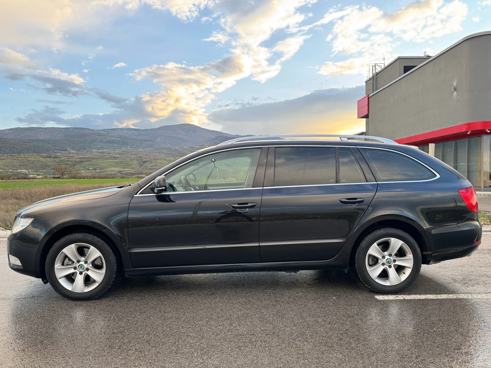 Skoda Superb 2.0 TDI 140к.с / PARKTRONIC / TEMPOMAT  - изображение 4