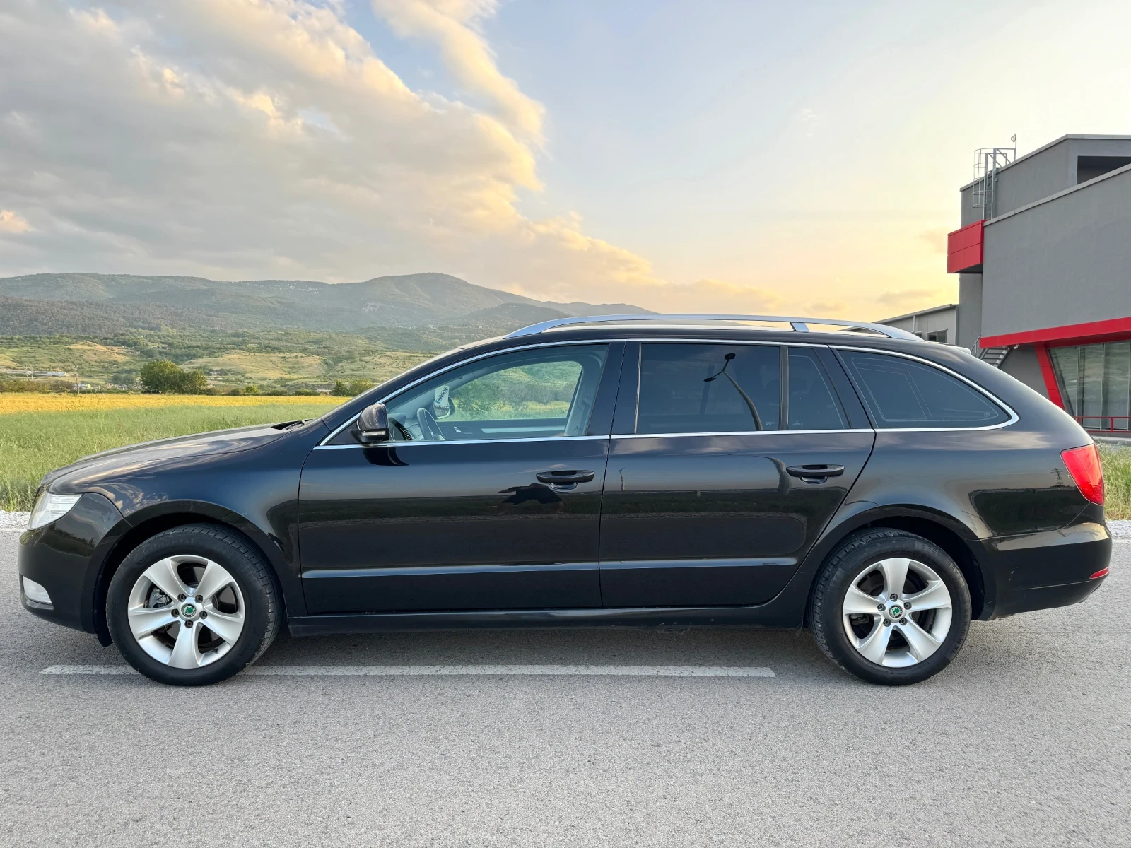 Skoda Superb 2.0 TDI 140к.с / PARKTRONIC / TEMPOMAT  - изображение 4