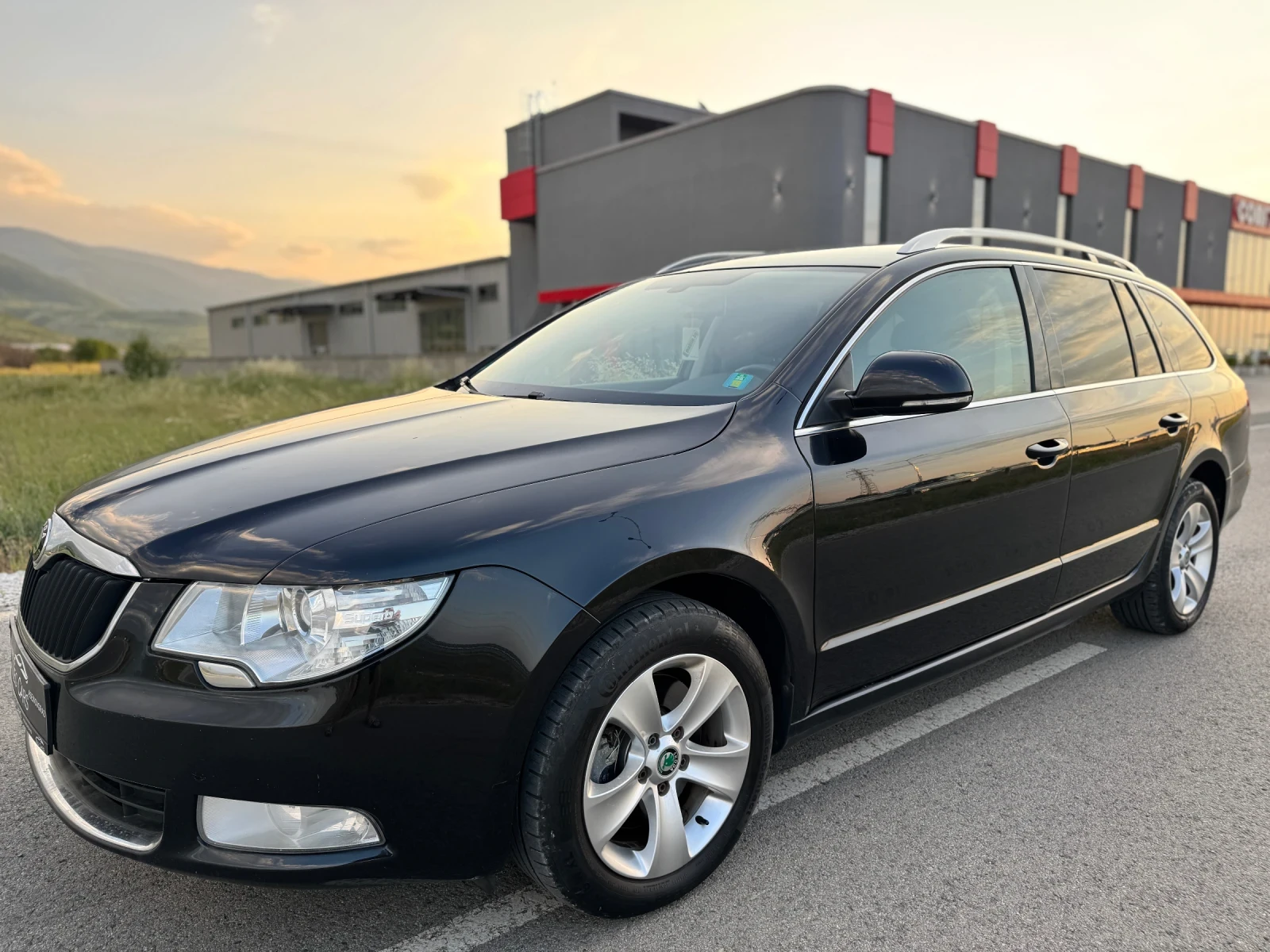 Skoda Superb 2.0 TDI 140к.с / PARKTRONIC / TEMPOMAT  - изображение 3