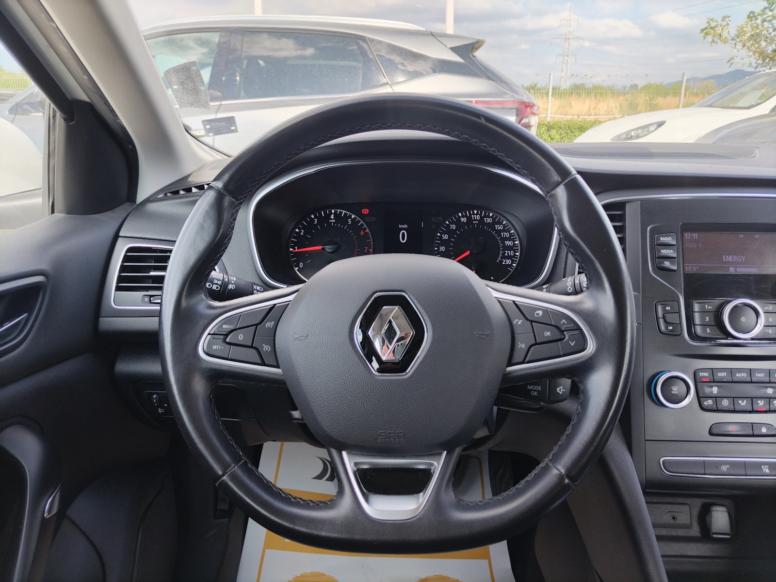Renault Megane 1.3TCe/140 к.с/Life - изображение 9