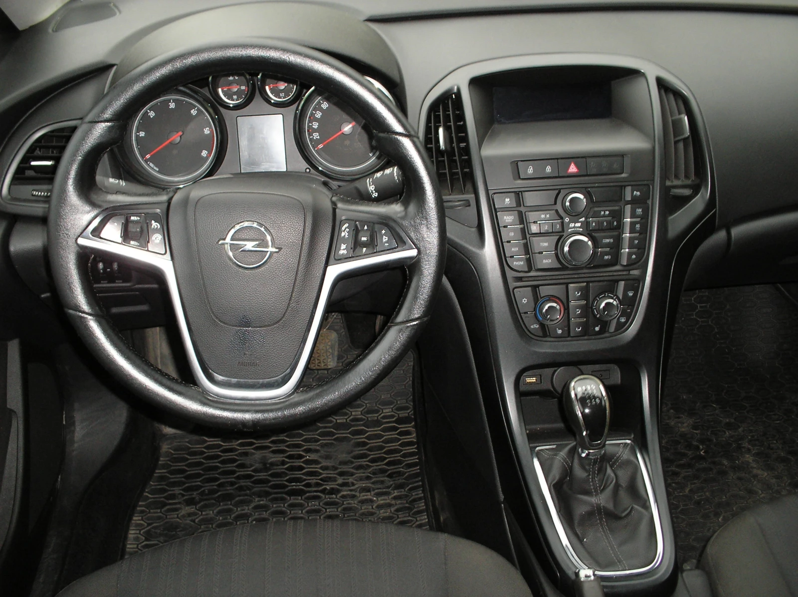 Opel Astra 1, 7 tdi sport, снимка 7 - Автомобили и джипове - 52311764
