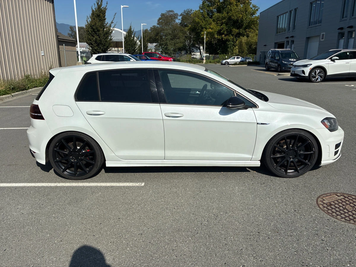 VW Golf R-LINE* CARFAX * АвтоКредит * Цена до България*  - изображение 4