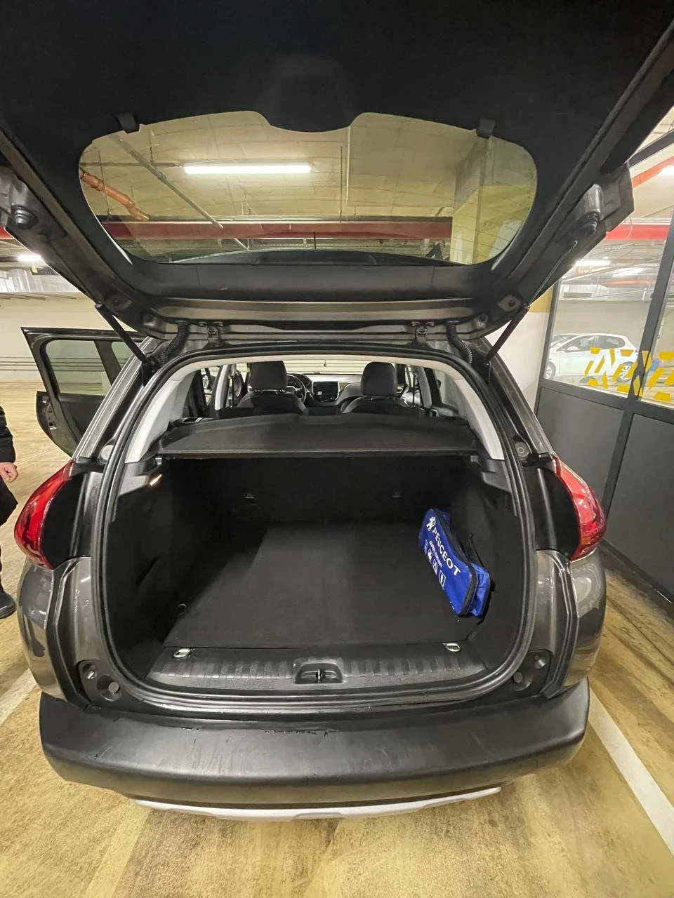 Peugeot 2008 Allure   1.2 e-THP 130, EAT6, Start-Stop, Euro 6.3 - изображение 6