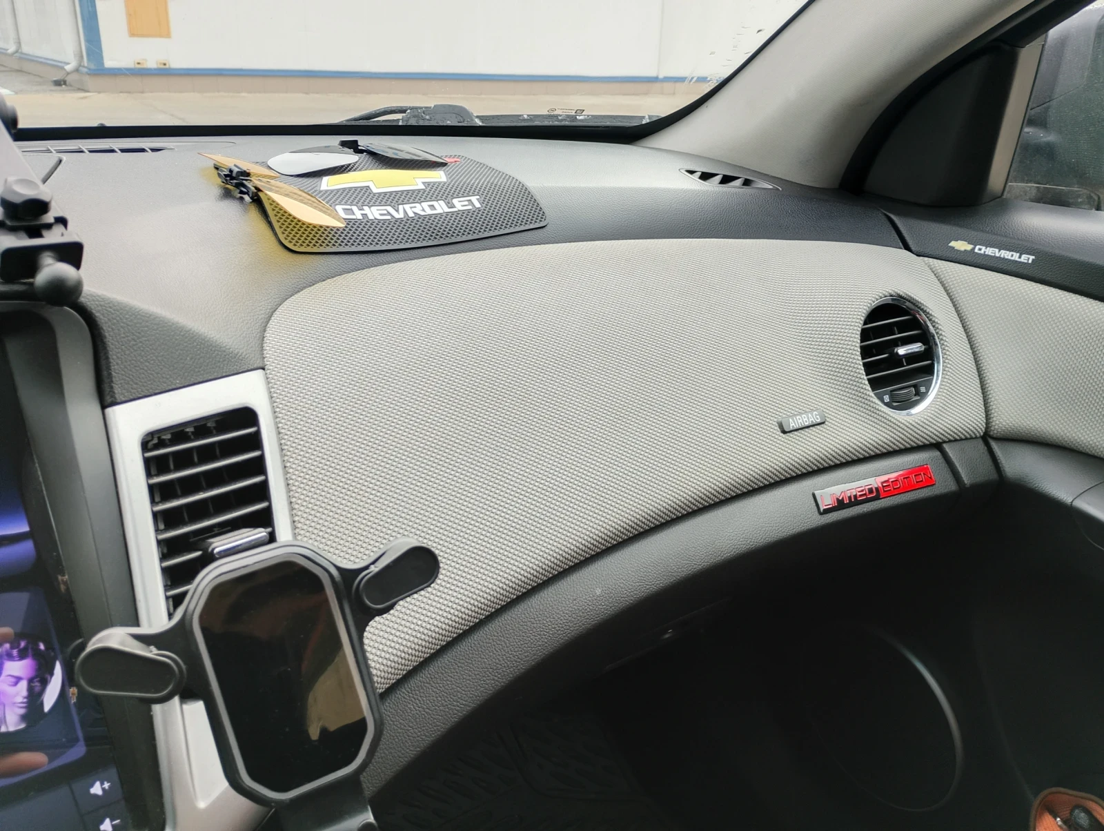 Chevrolet Cruze 1.6 LS, снимка 11 - Автомобили и джипове - 53936822