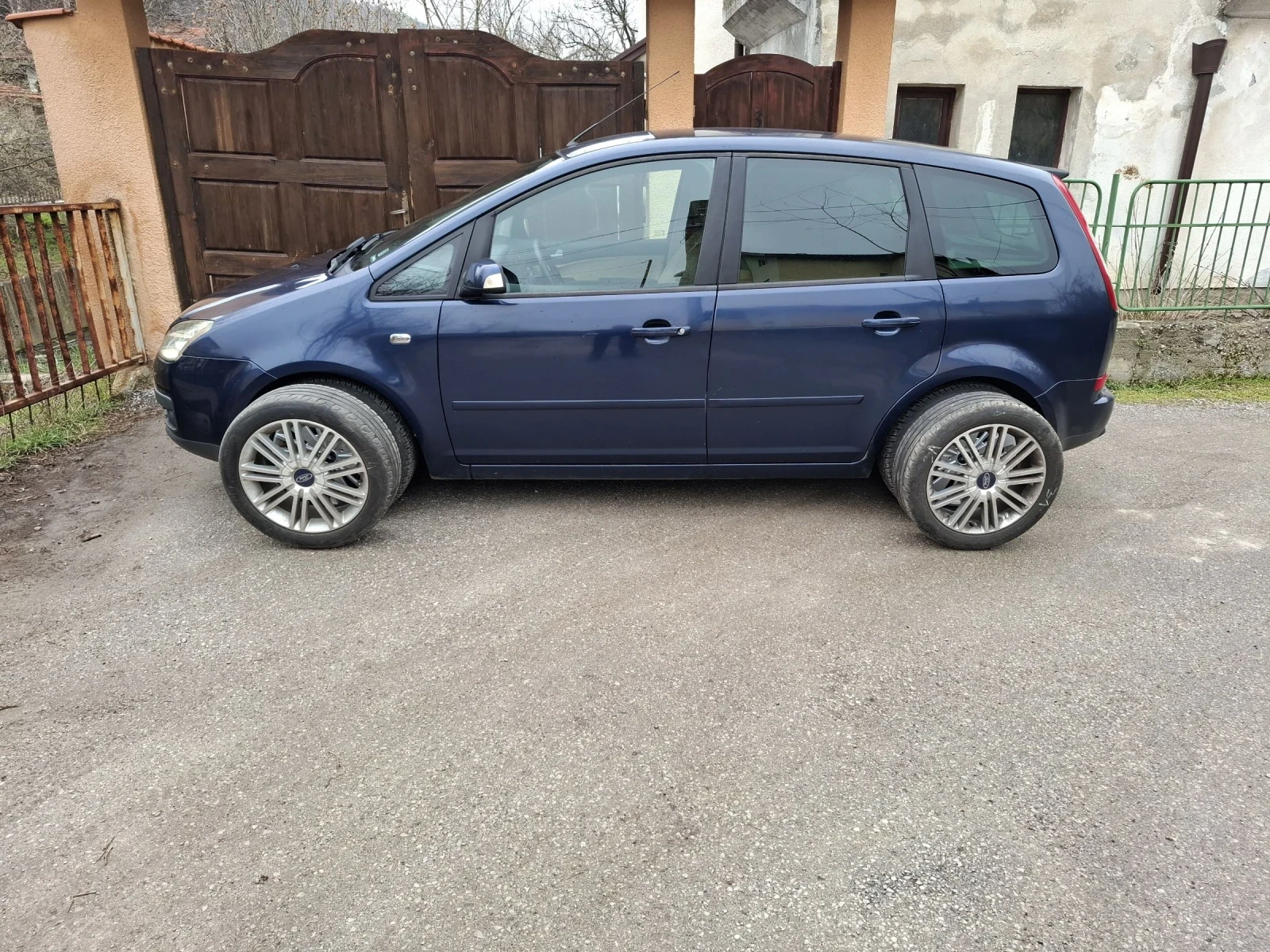 Ford C-max 1.6 TDCI GHIA, снимка 16 - Автомобили и джипове - 54031129
