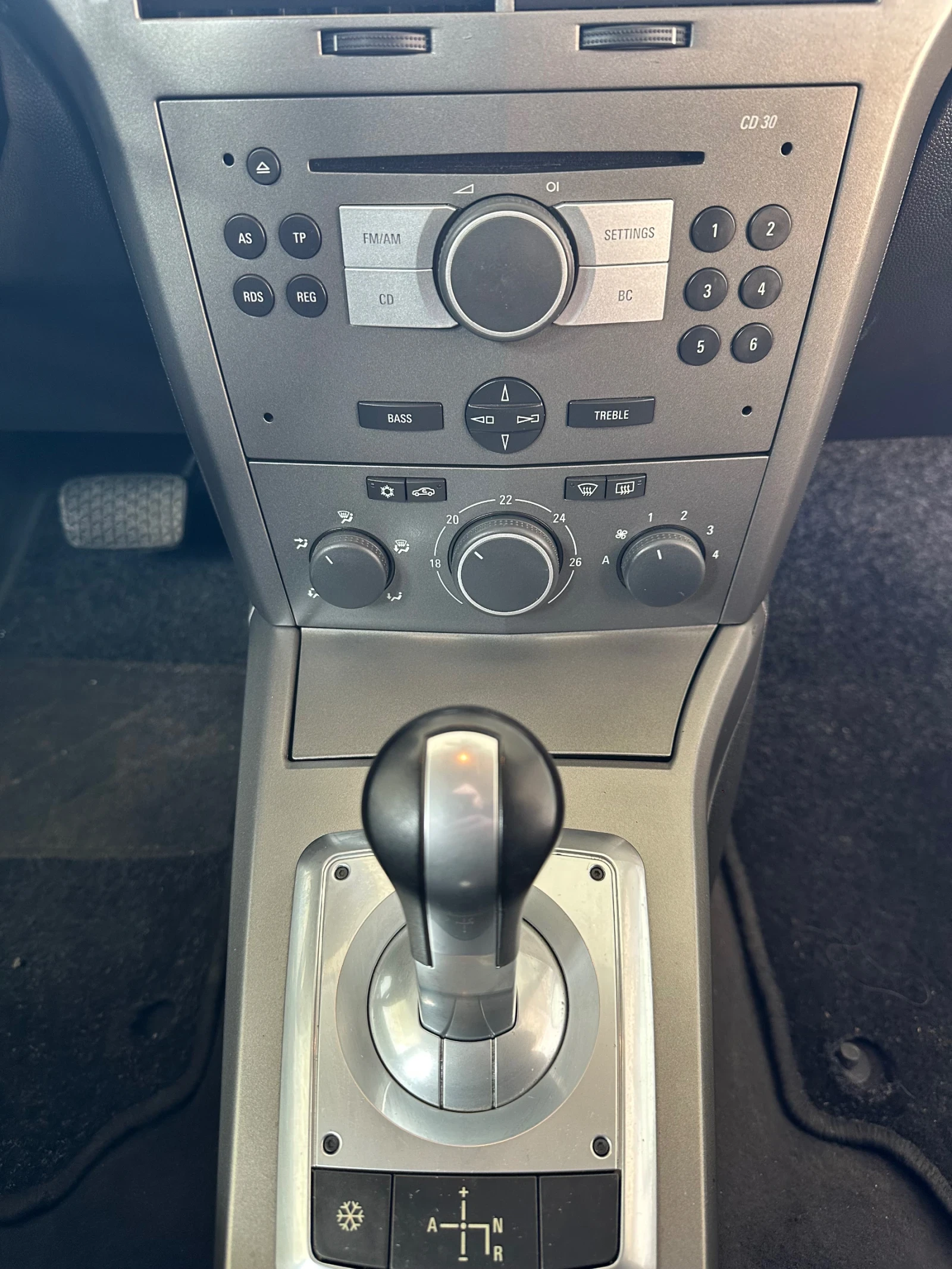 Opel Astra 1.6 Twinport Auto LPG, снимка 11 - Автомобили и джипове - 54158112