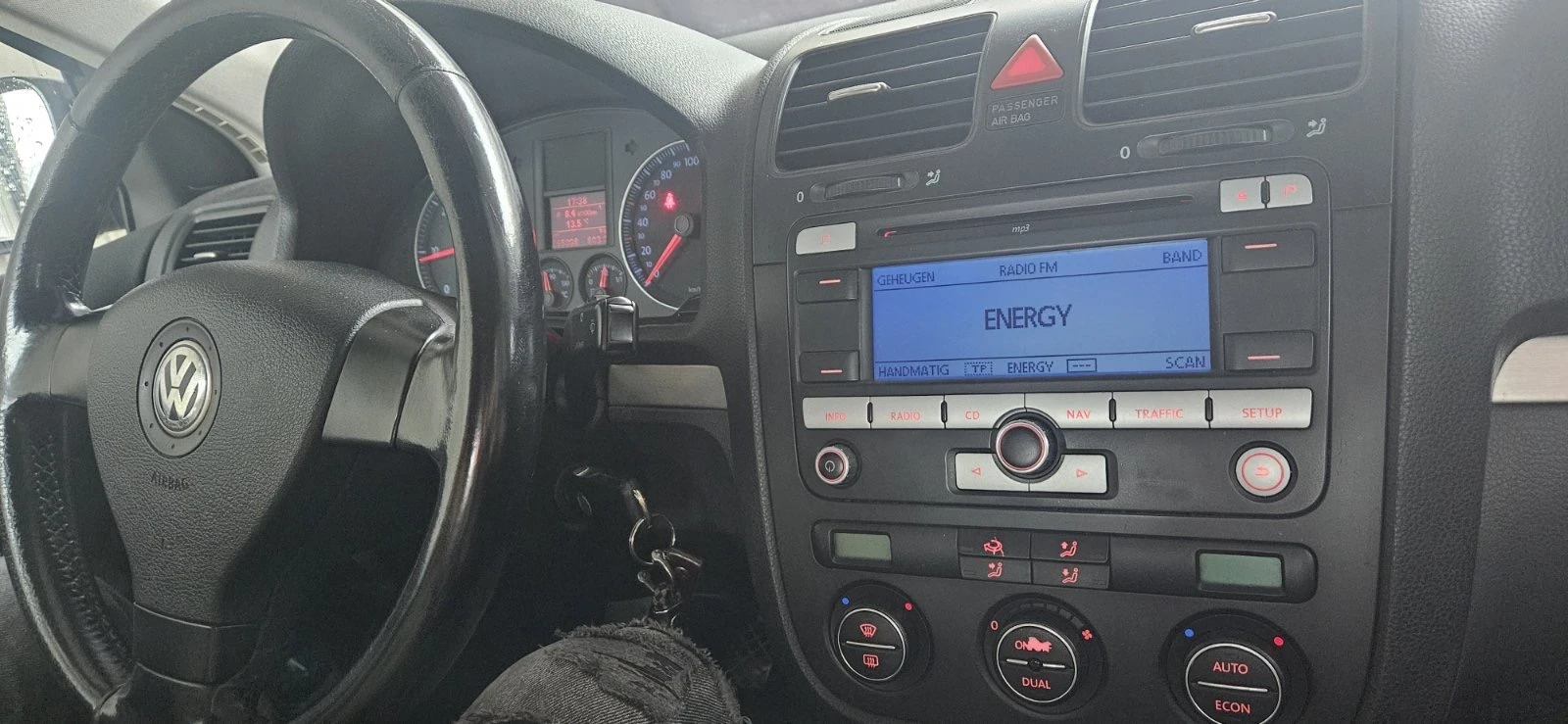 VW Jetta 1.9 TDI, снимка 7 - Автомобили и джипове - 54214429