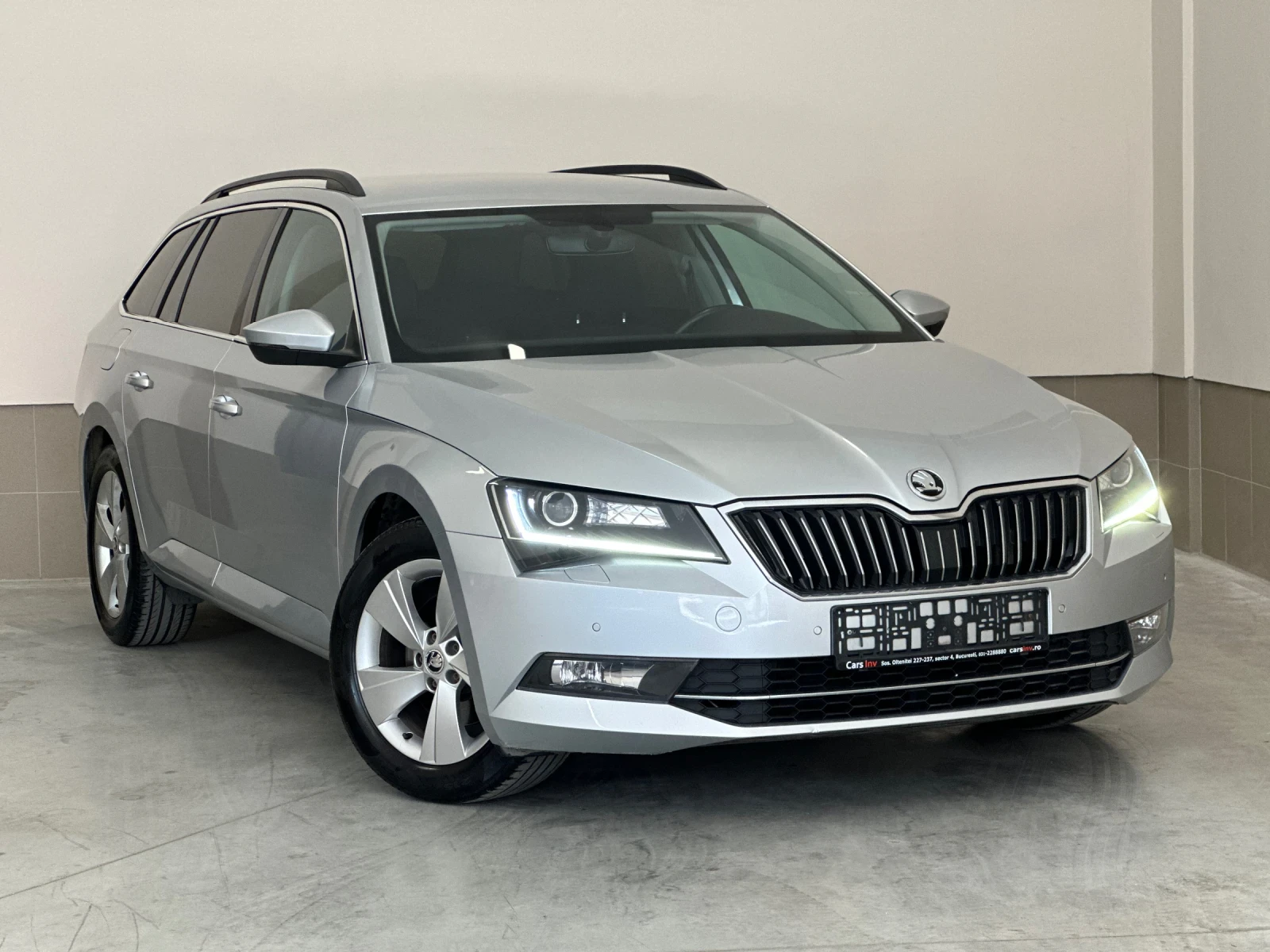 Skoda Superb 2.00D/Matrix/Ръчка/Full//CarPlay/Navi/TOP/История!, снимка 2 - Автомобили и джипове - 54655991