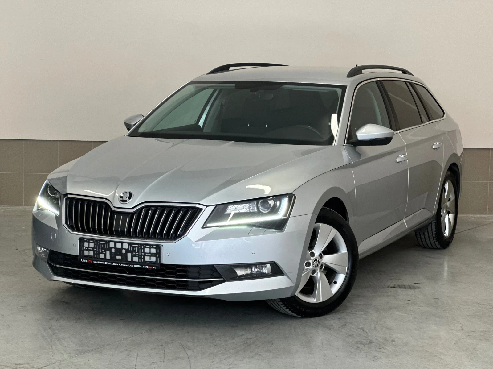 Skoda Superb 2.00D/Matrix/Ръчка/Full//CarPlay/Navi/TOP/История!, снимка 5 - Автомобили и джипове - 54655991