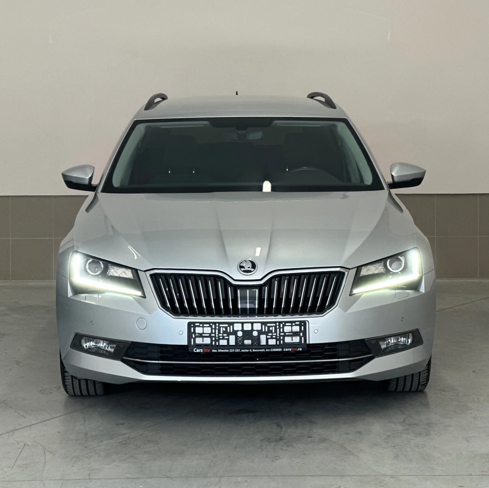 Skoda Superb 2.00D/Matrix/Ръчка/Full/CarPlay/Navi/ЦЕНА 2 ДЕНА!!