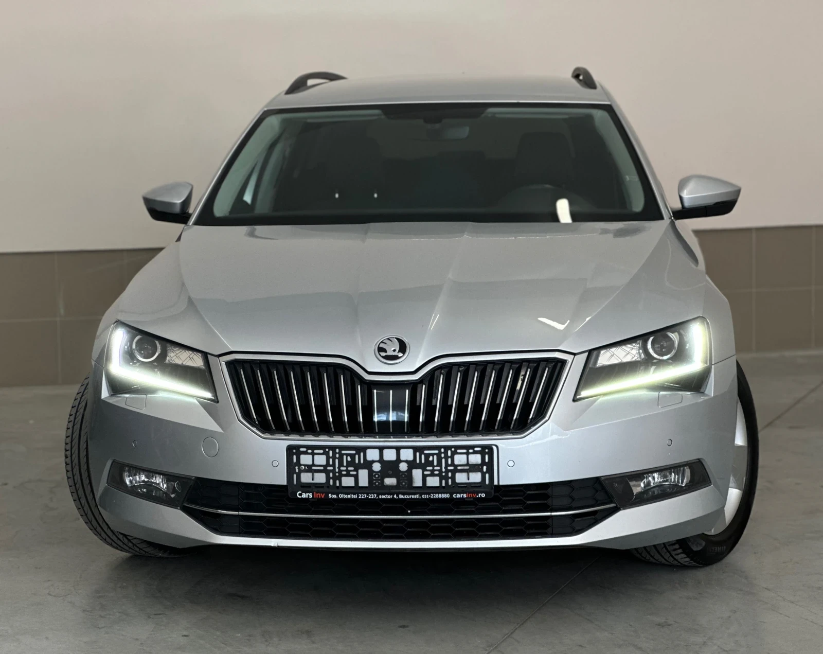 Skoda Superb 2.00D/Matrix/Ръчка/Full//CarPlay/Navi/TOP/История!, снимка 10 - Автомобили и джипове - 54655991