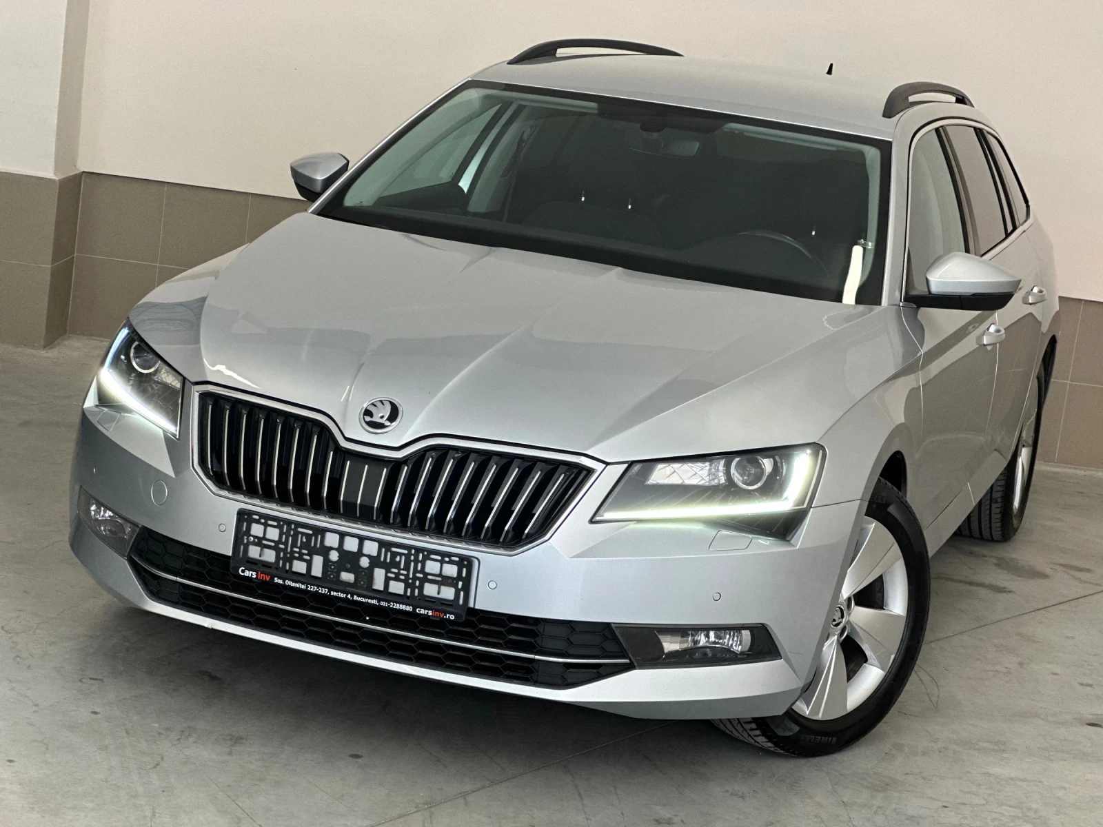 Skoda Superb 2.00D/Matrix/Ръчка/Full//CarPlay/Navi/TOP/История!, снимка 4 - Автомобили и джипове - 54655991