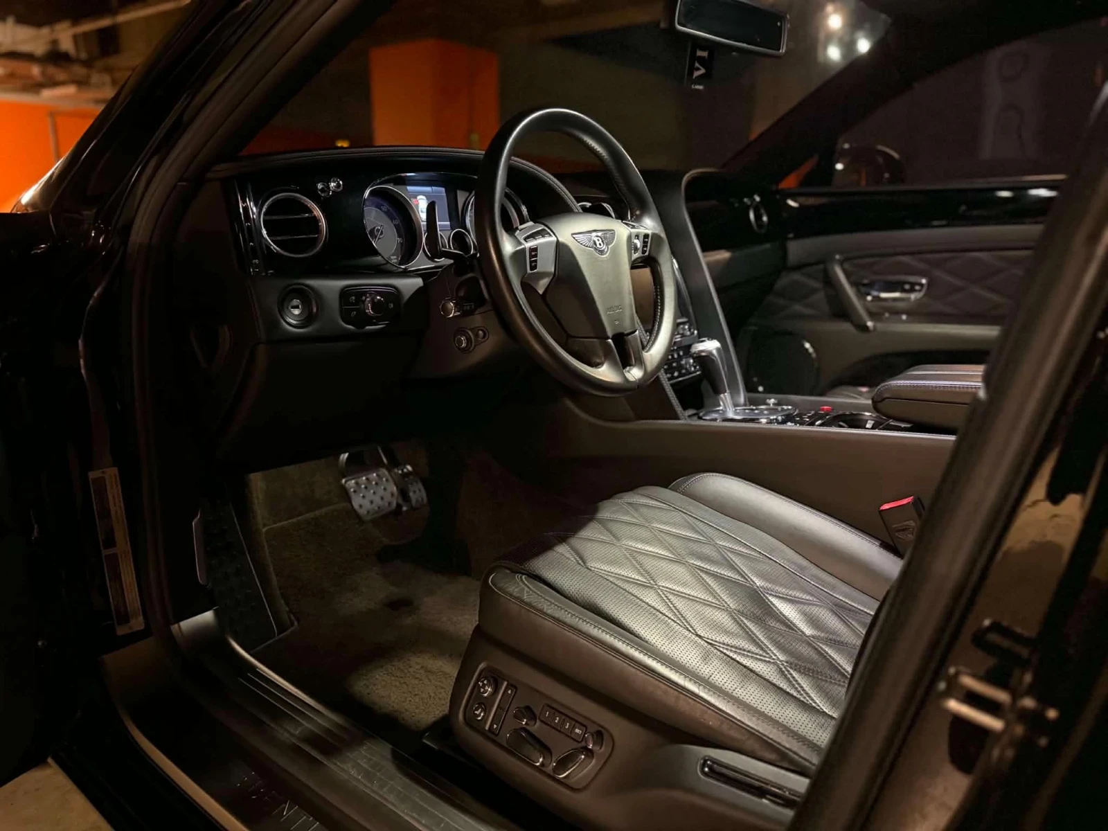 Bentley Flying Spur V8, снимка 3 - Автомобили и джипове - 54813346