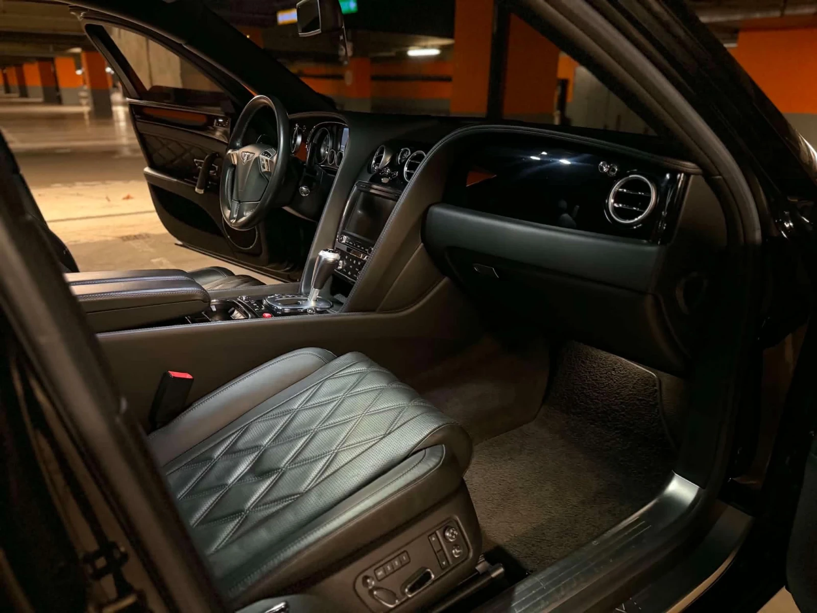 Bentley Flying Spur V8, снимка 13 - Автомобили и джипове - 54813346