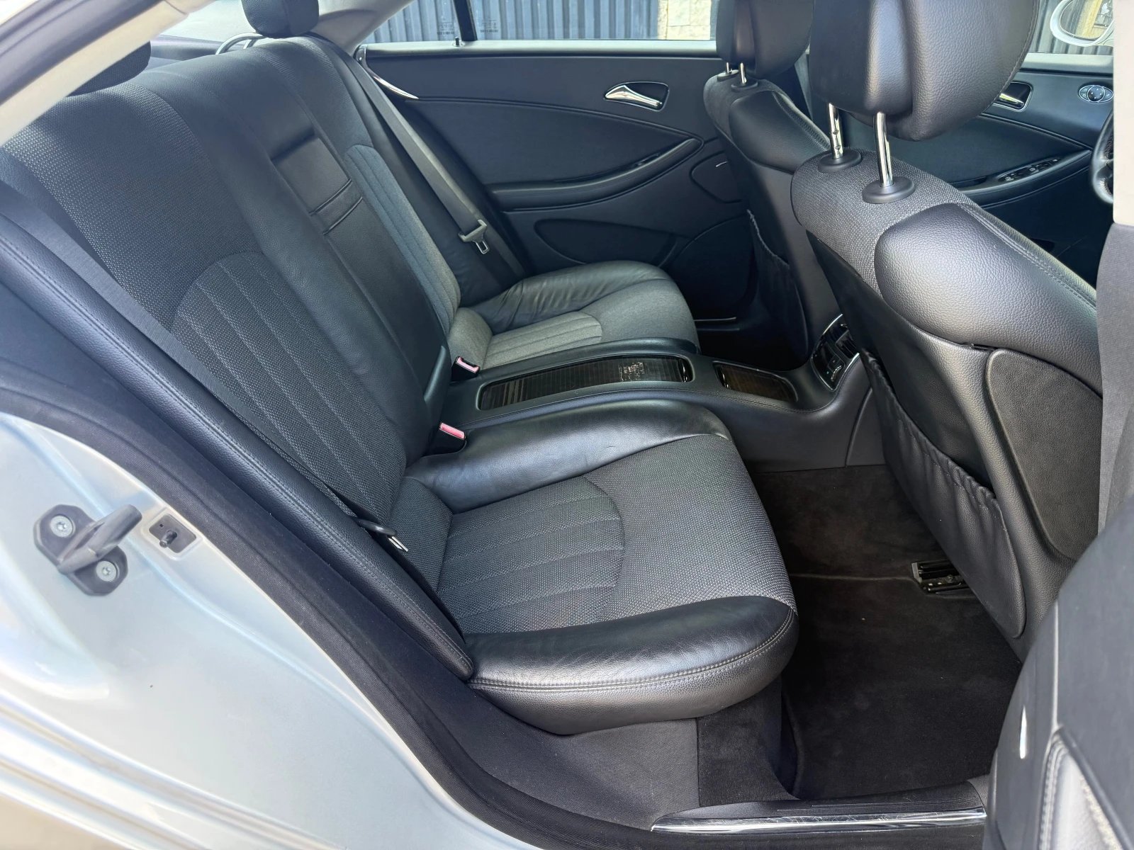 Mercedes-Benz CLS 320 Keyless/Parktronik, снимка 9 - Автомобили и джипове - 54932632