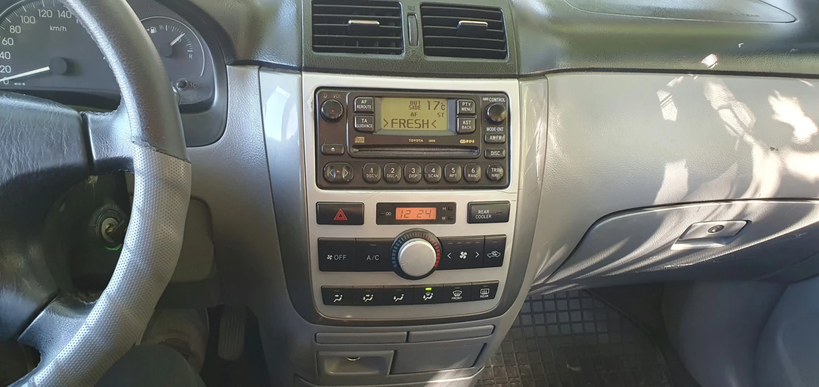 Toyota Avensis verso, снимка 6 - Автомобили и джипове - 56335905