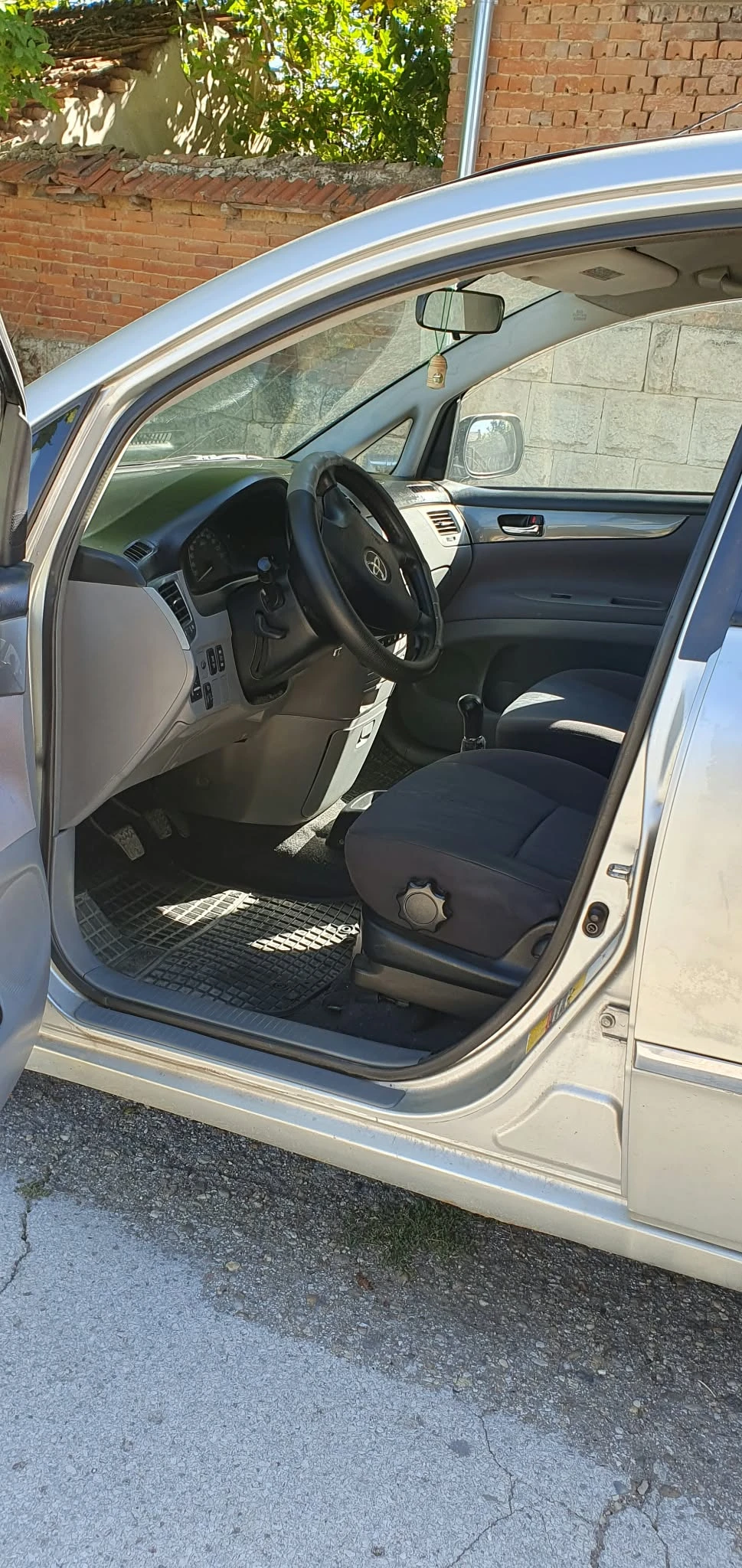 Toyota Avensis verso, снимка 7 - Автомобили и джипове - 56335905