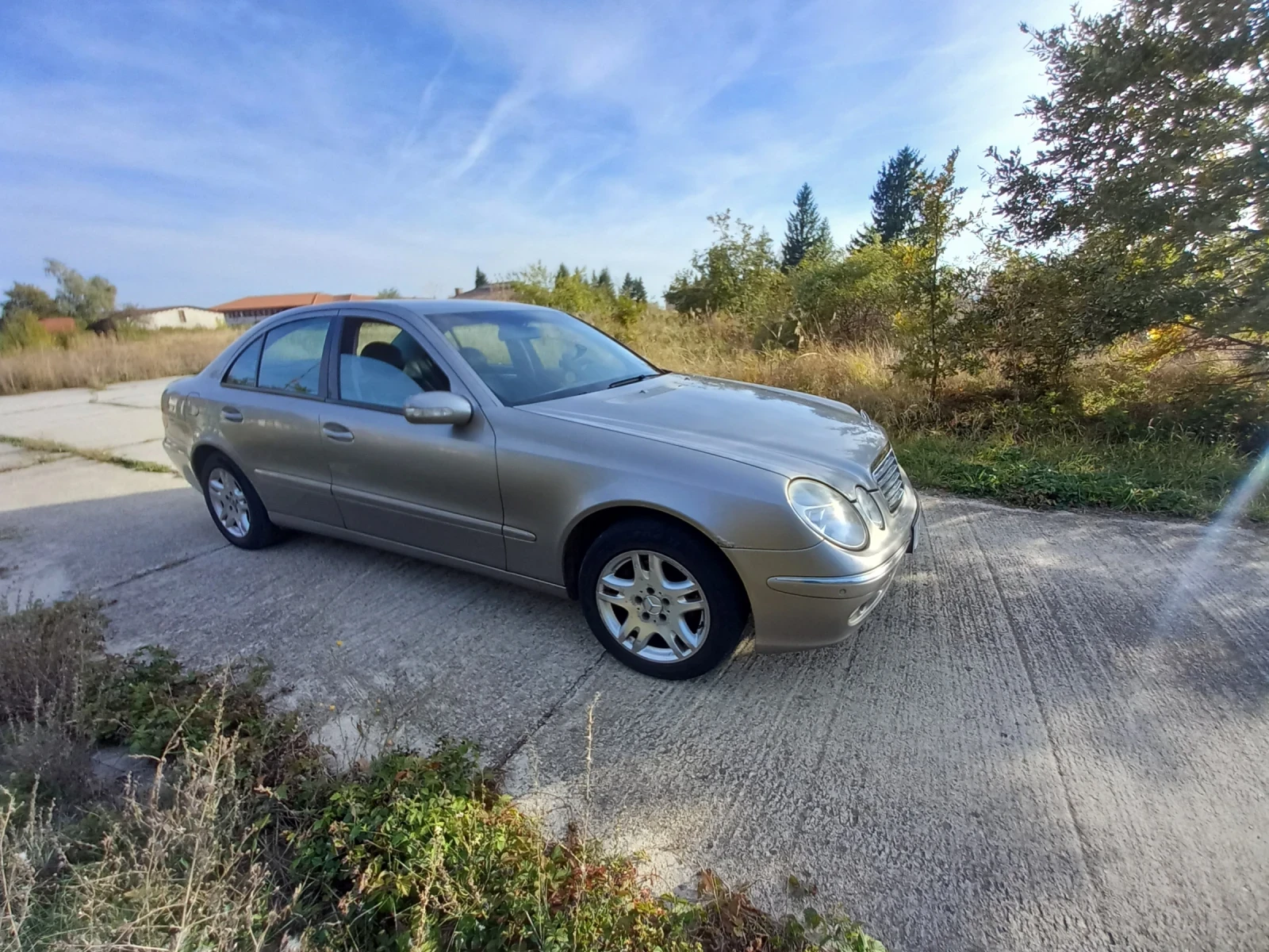 Mercedes-Benz E 220, снимка 2 - Автомобили и джипове - 56460611