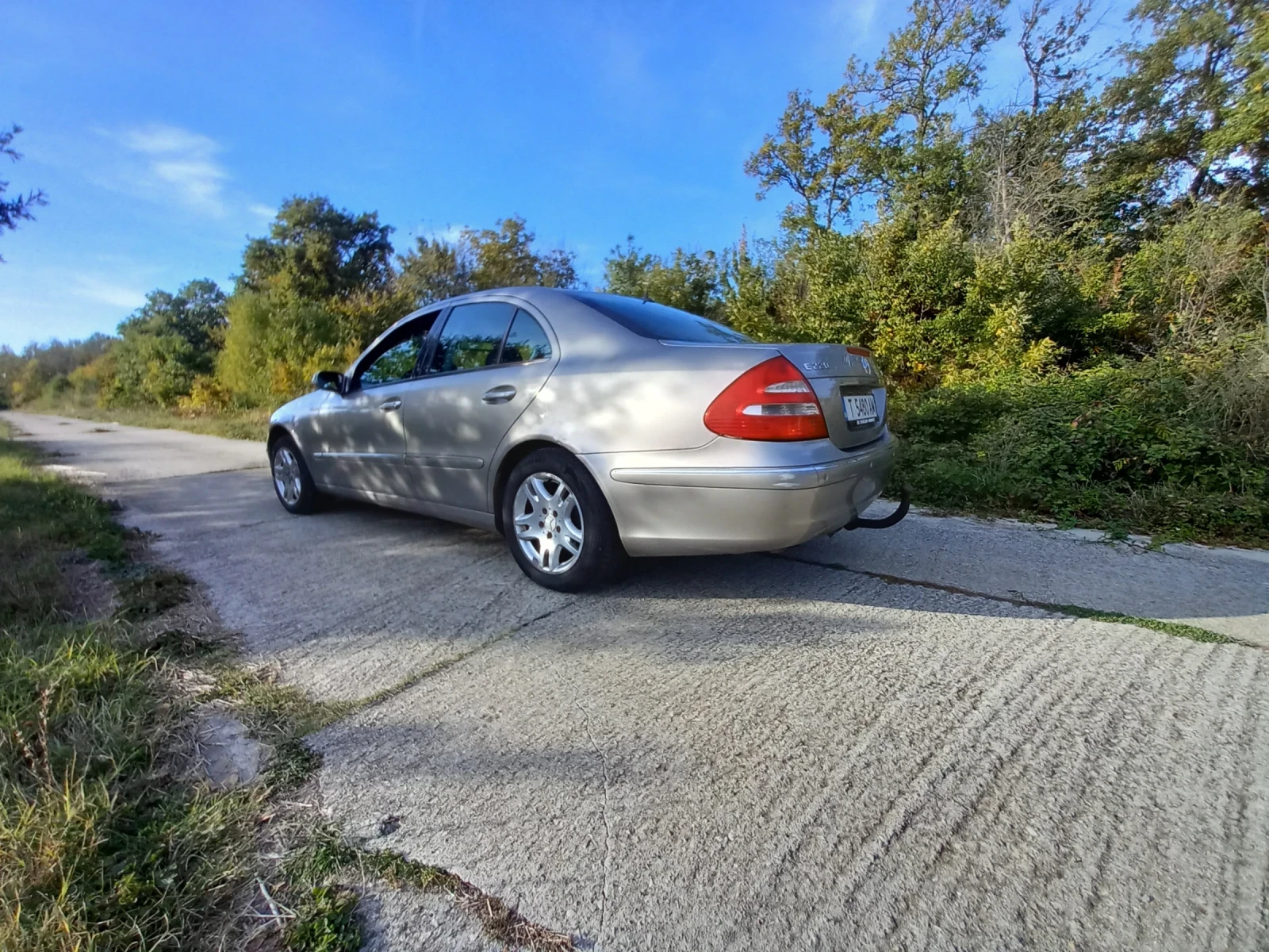 Mercedes-Benz E 220, снимка 4 - Автомобили и джипове - 56460611