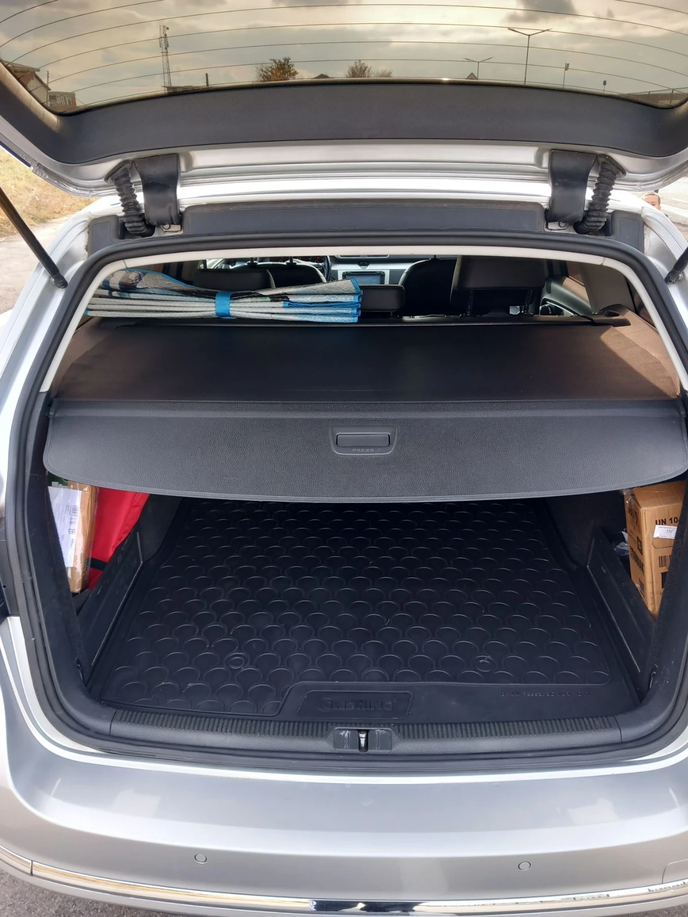 VW Passat 2.0 TDI 140 PS Highline, снимка 7 - Автомобили и джипове - 56644788