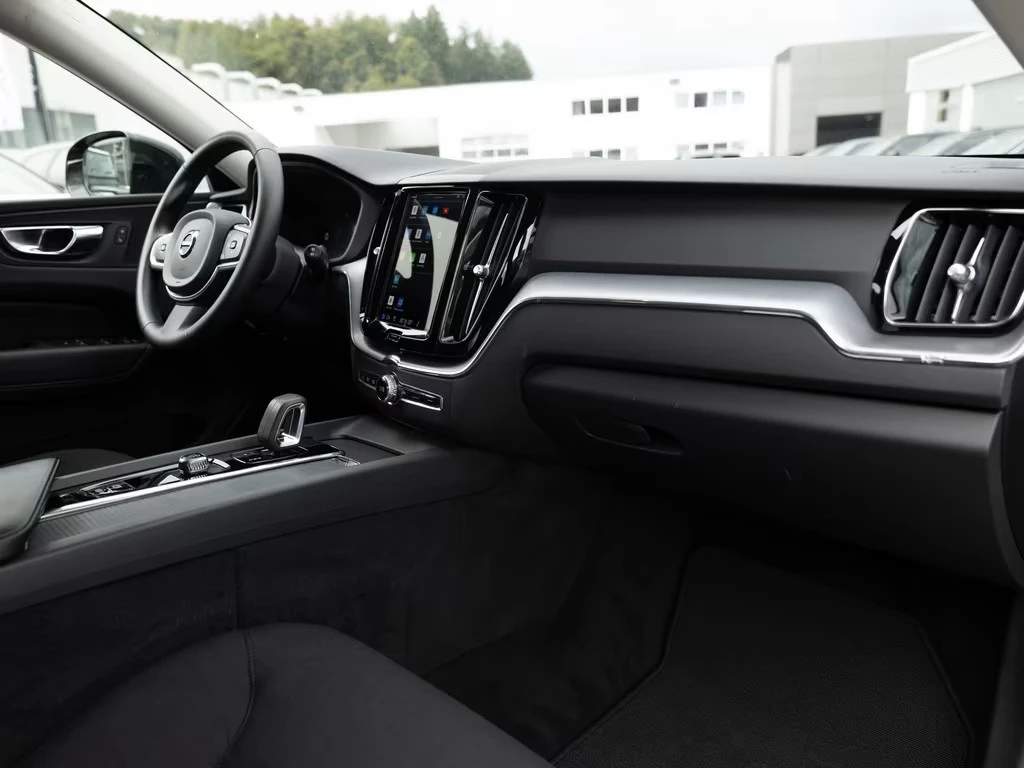Volvo XC60 B4 Momentum 40000 KM !!  - изображение 3