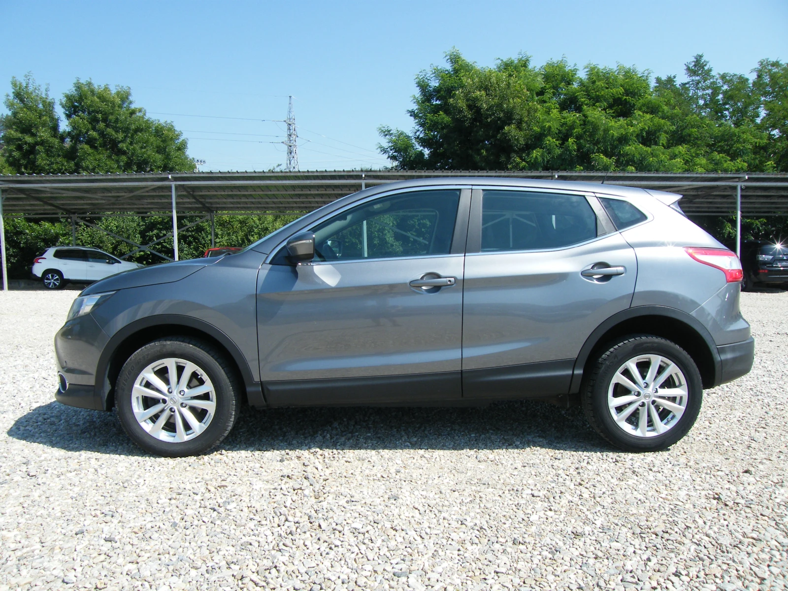Nissan Qashqai 1.6 , снимка 6 - Автомобили и джипове - 55330321