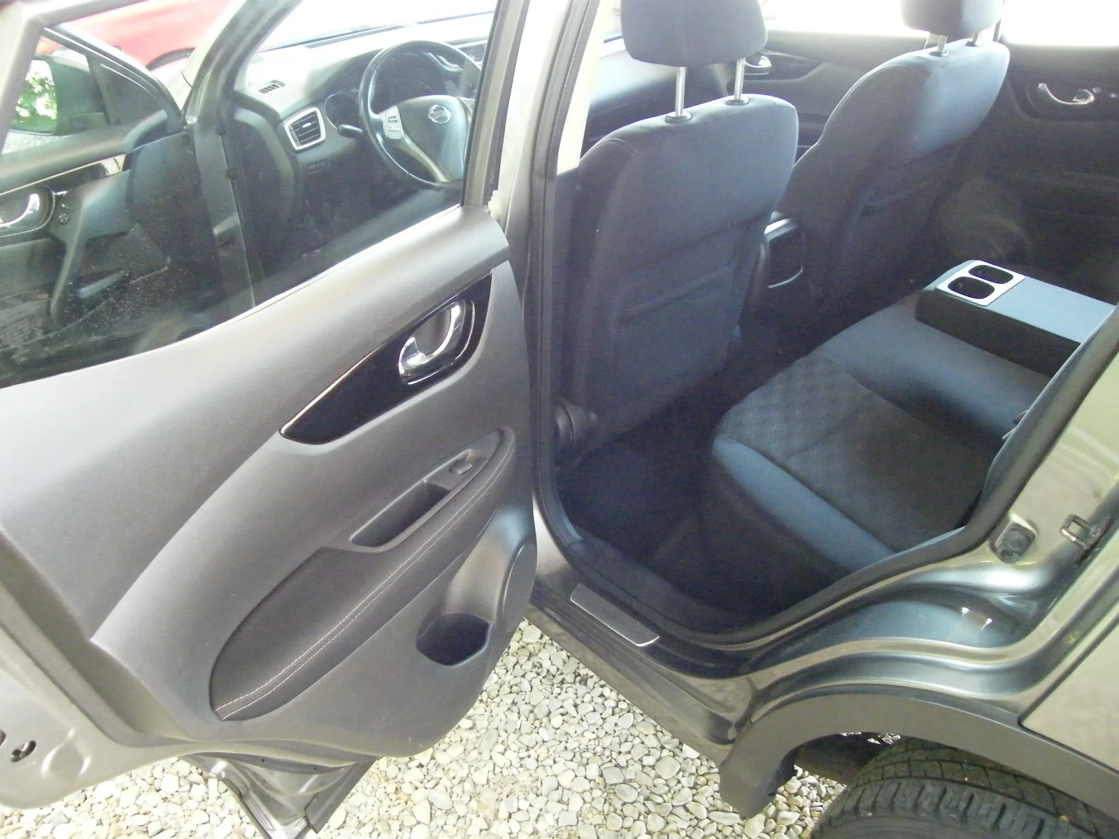 Nissan Qashqai 1.6 , снимка 9 - Автомобили и джипове - 55330321