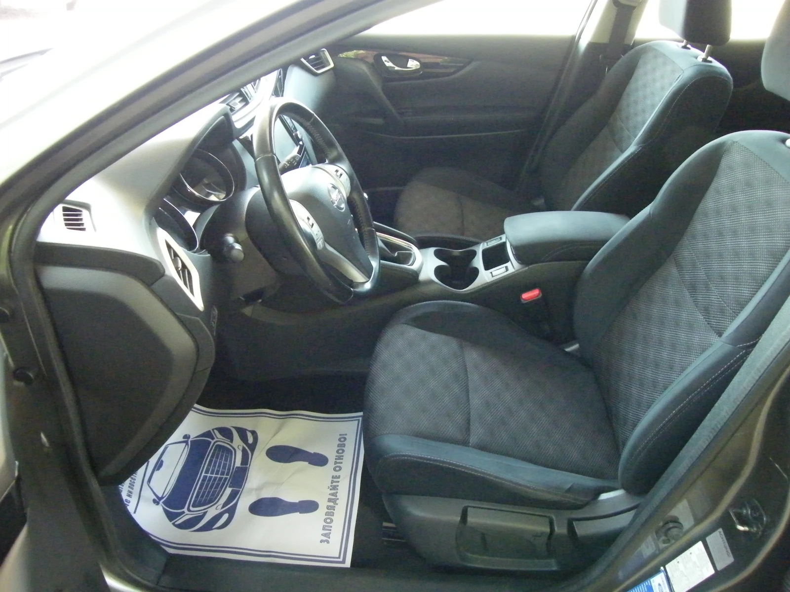 Nissan Qashqai 1.6 , снимка 8 - Автомобили и джипове - 55330321