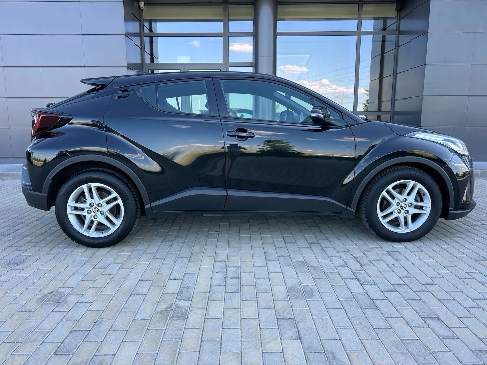 Toyota C-HR * � �������� �� TOYOTA * 1.8 HYBRID 122k.c. | Mobile.bg � ����������� 4